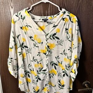 torrid Harper White Button-Front Blouse with Yellow Lemon Print